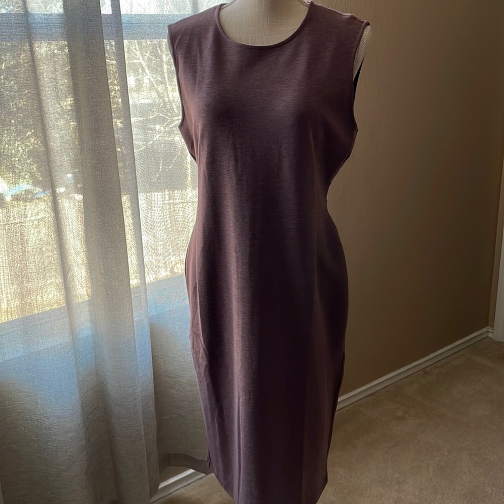 NWT-T TAHARI